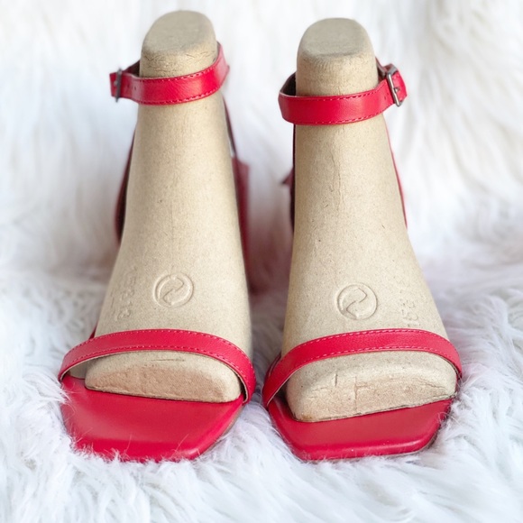 Jaggar Squared Red Leather Block Heel Sandal - Picture 12 of 15